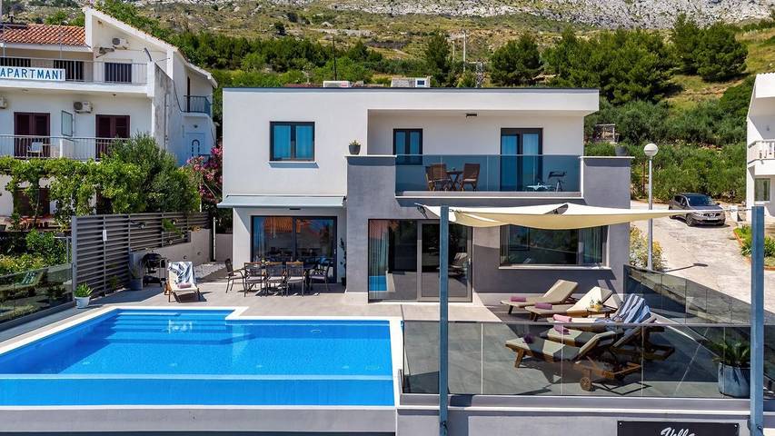 Villa pour 8 personnes, avec terrasse et piscine à Mimice