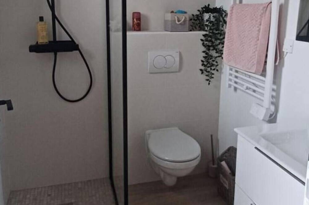 Quiet modern villa with swimming pool, 2 minutes from bus stop in Colomiers, Haute-Garonne