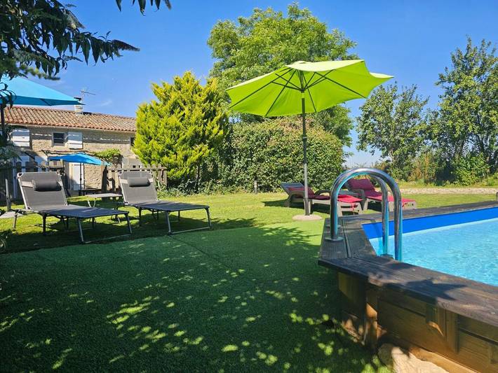 Location de vacances pour 7 personnes, avec jardin et piscine, adapté aux familles à Genouillé - 3