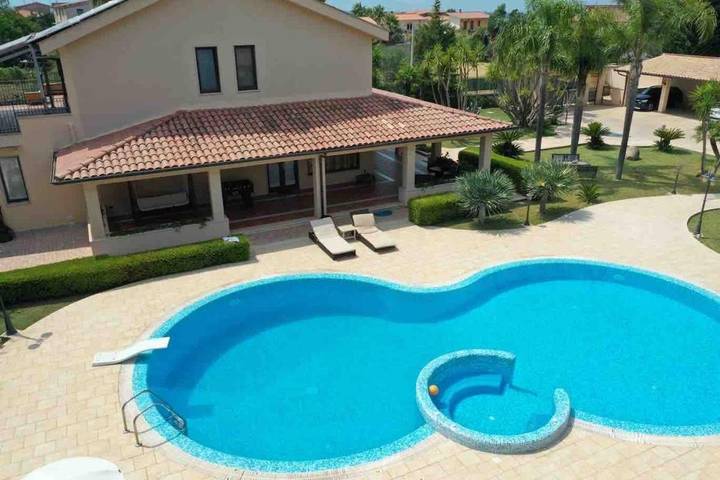 Ferienhaus für 4 Personen, mit Pool und Garten sowie Ausblick, mit Haustier