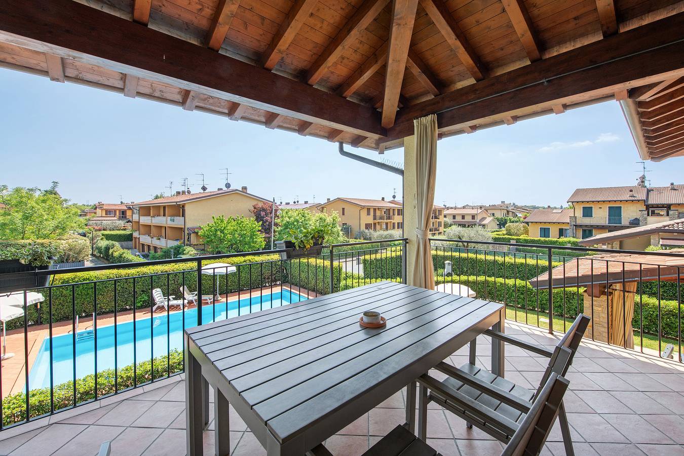 Ganze Wohnung, Ferienwohnung 'I Ciclamini 5' mit Gemeinschaftspool, Wi-Fi und Klimaanlage in Moniga del Garda, Gardasee-Berge