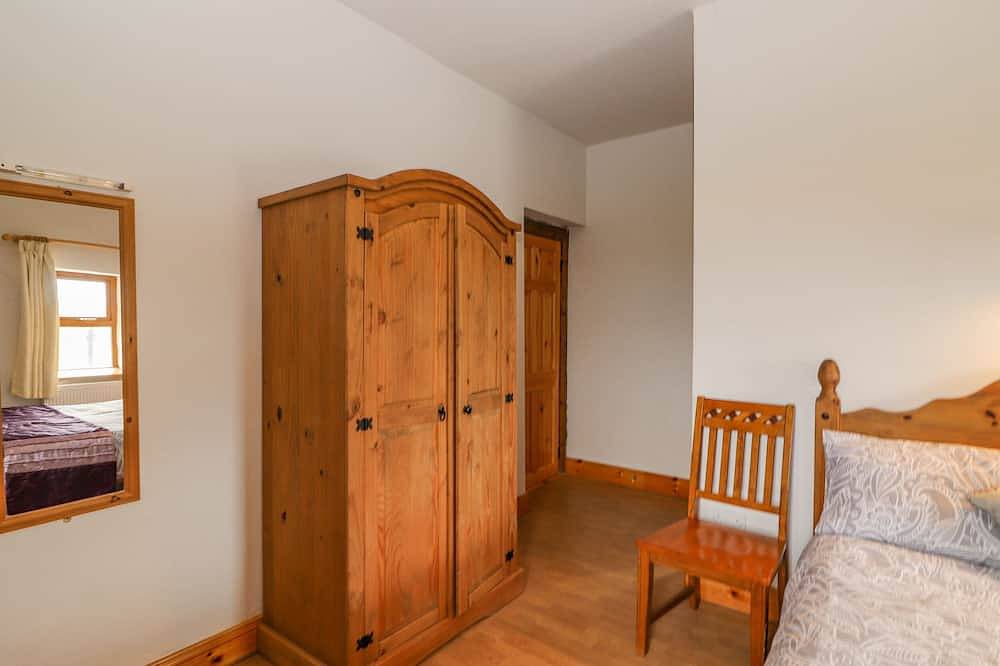 Clogher Cottage, family friendly in Doonbeg, County Clare in County Clare