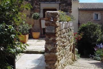 Location de vacances pour 4 personnes, avec jacuzzi et sauna à Suze-la-Rousse