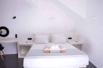 Villa for 4 People in Finikia, Santorini, Photo 2