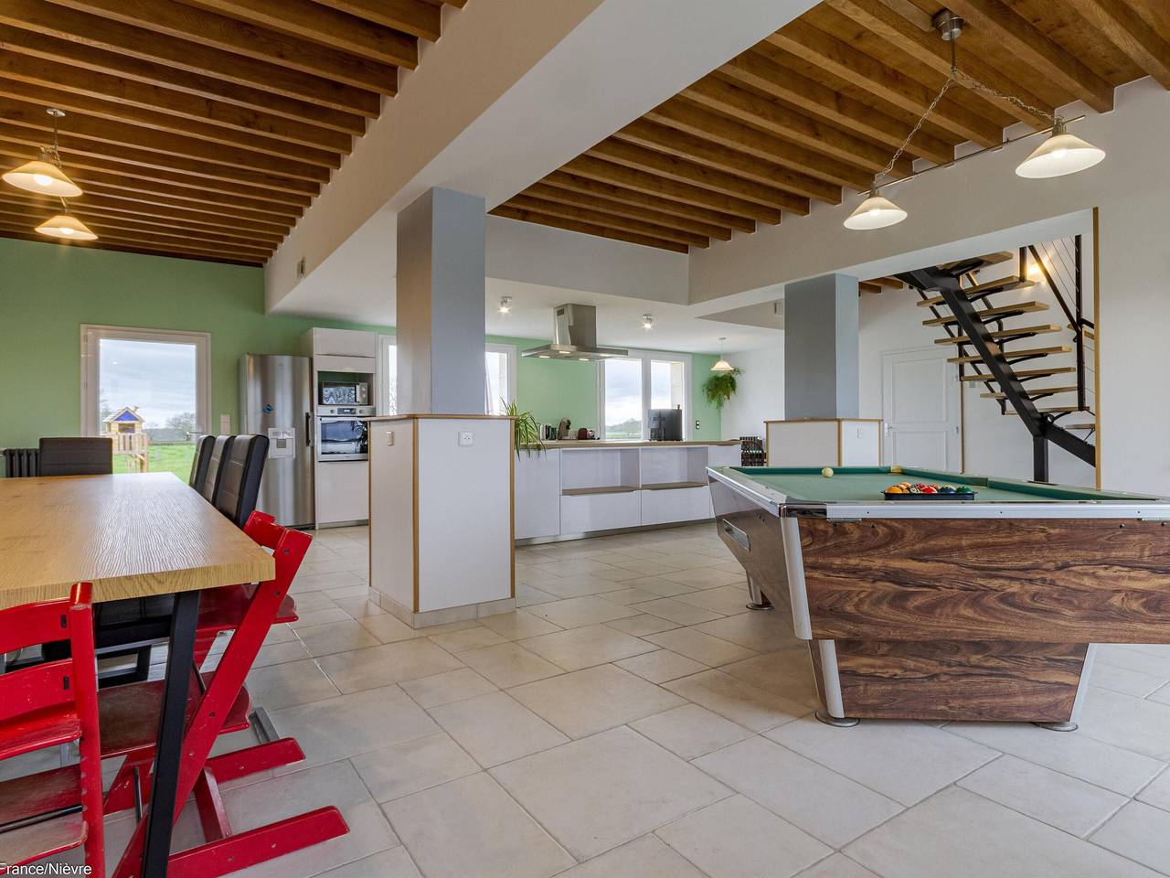 Geräumiges Ferienhaus mit Baby- und Biker-Ausstattung in Nièvre