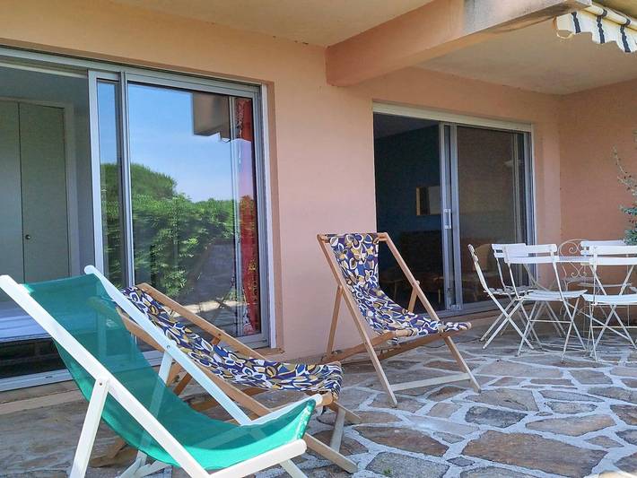 Gîte pour 6 personnes, avec piscine et terrasse dans Plage La Favière