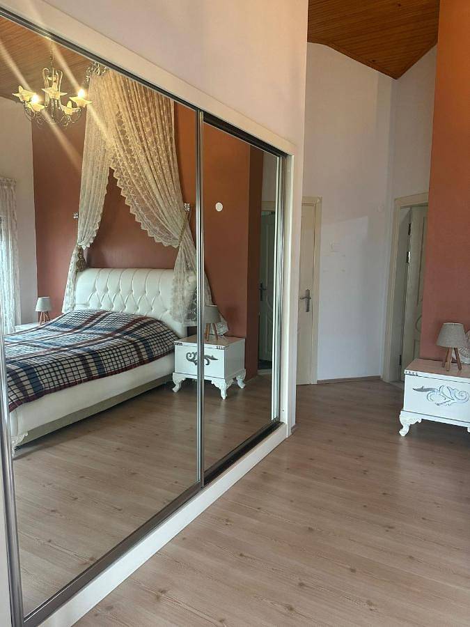 Villa with Private Pool in Çekmeköy, Marmararegion