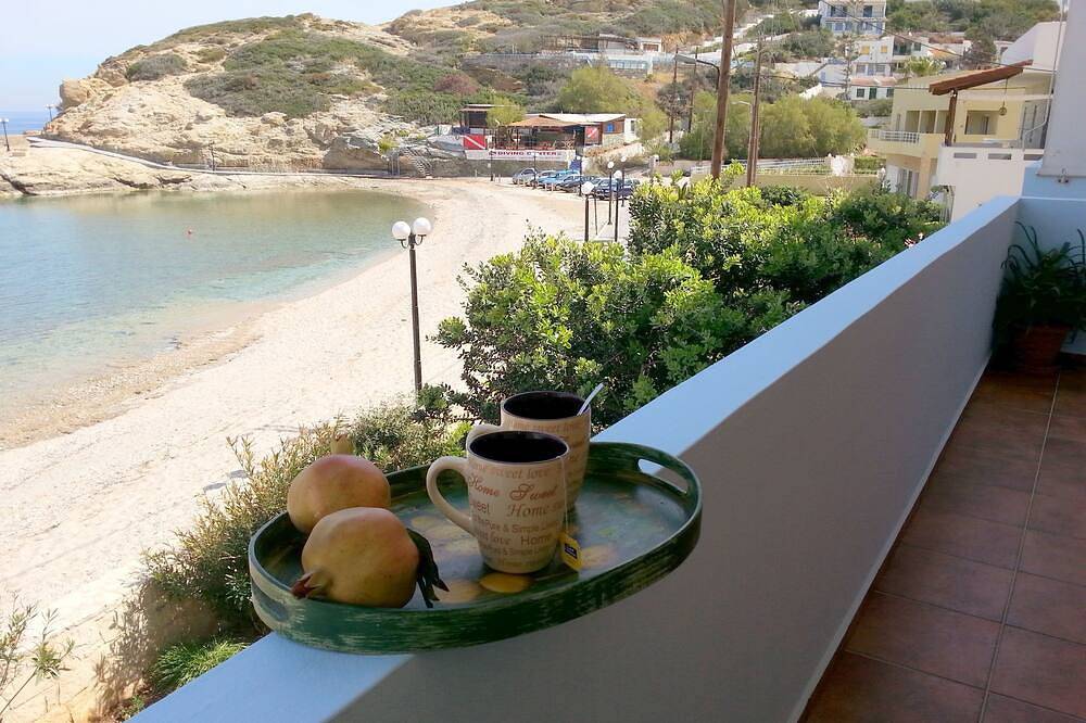 Ganze Wohnung, Traumwohnung in Top-Lage direkt am Strand gelegen, mit wunderschönem Meerblick in Lygaria, Achlada