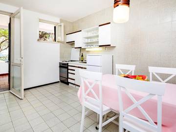 Vacation Rental for 6 Guests in Jelsa, Split-Dalmatia, Picture 3