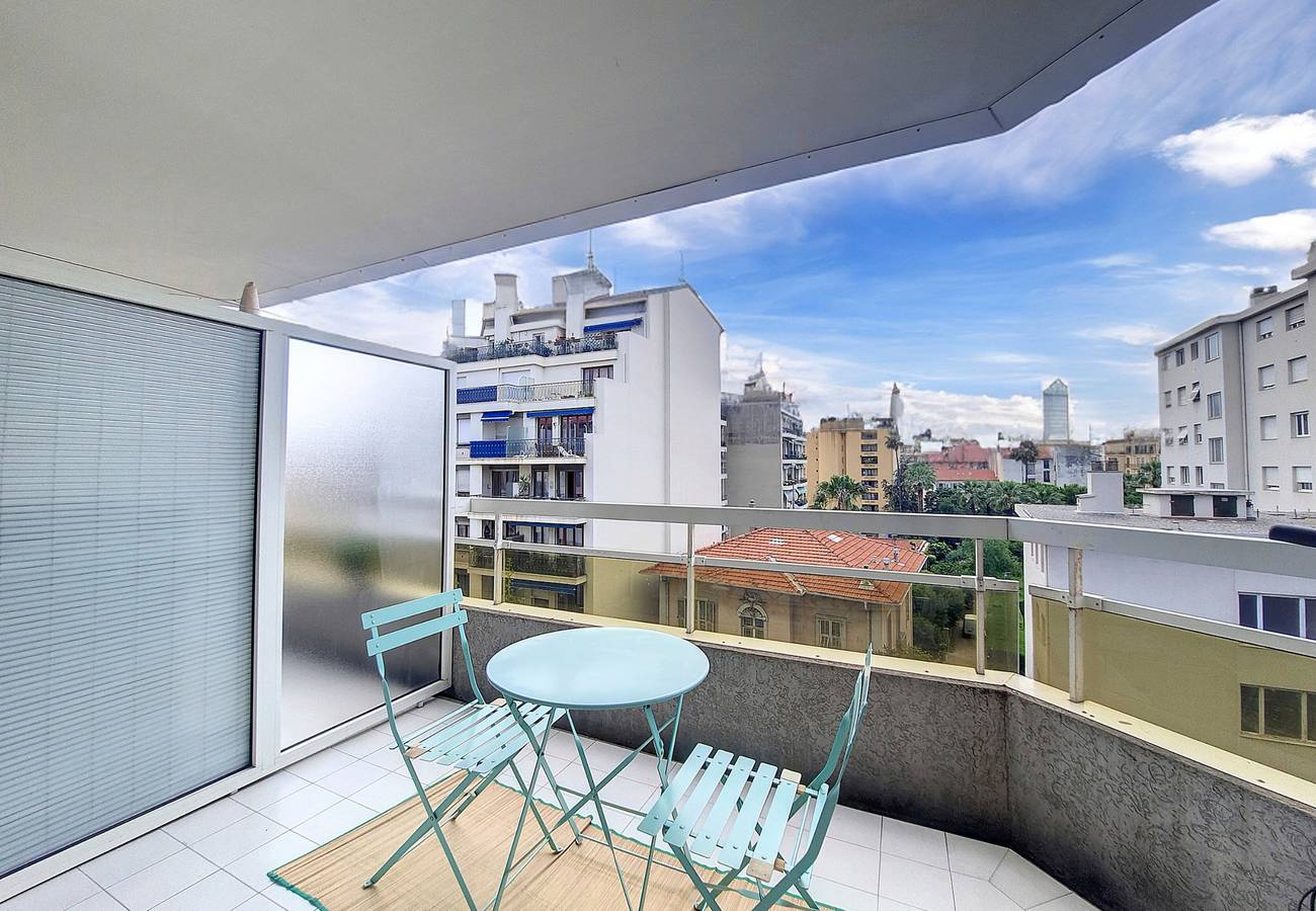 Entire studio, N&J  - Cocoon Azur  - Terrace in the heart of Libération area in Nice (France), Nice region