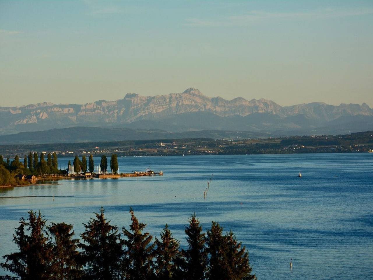 Ganze Ferienwohnung, Feriendomizil Unteruhldingen - Ferienwohnung, 55 qm, 2 Zimmer, mit Balkon, max. 3 Erwachsene in Unteruhldingen, Uhldingen-Mühlhofen