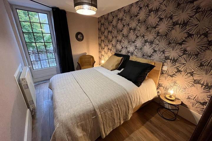 Gîte pour 6 personnes, avec terrasse à Saint-Sernin-du-Plain