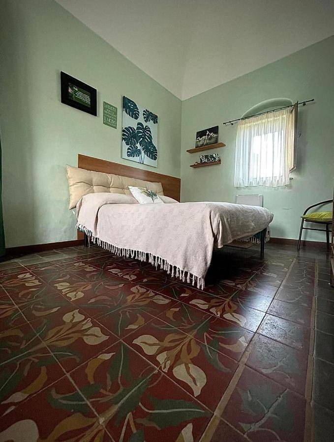 Location de vacances pour 3 personnes, avec vue ainsi que vue sur le lac et jardin, animaux acceptés à Randazzo - 3