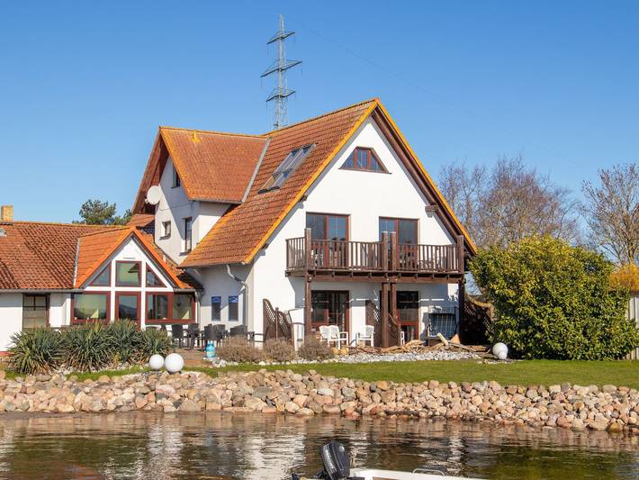 Hotel für 3 Personen, mit Seeblick und Balkon sowie Ausblick und Garten, mit Haustier in Wiek - 2
