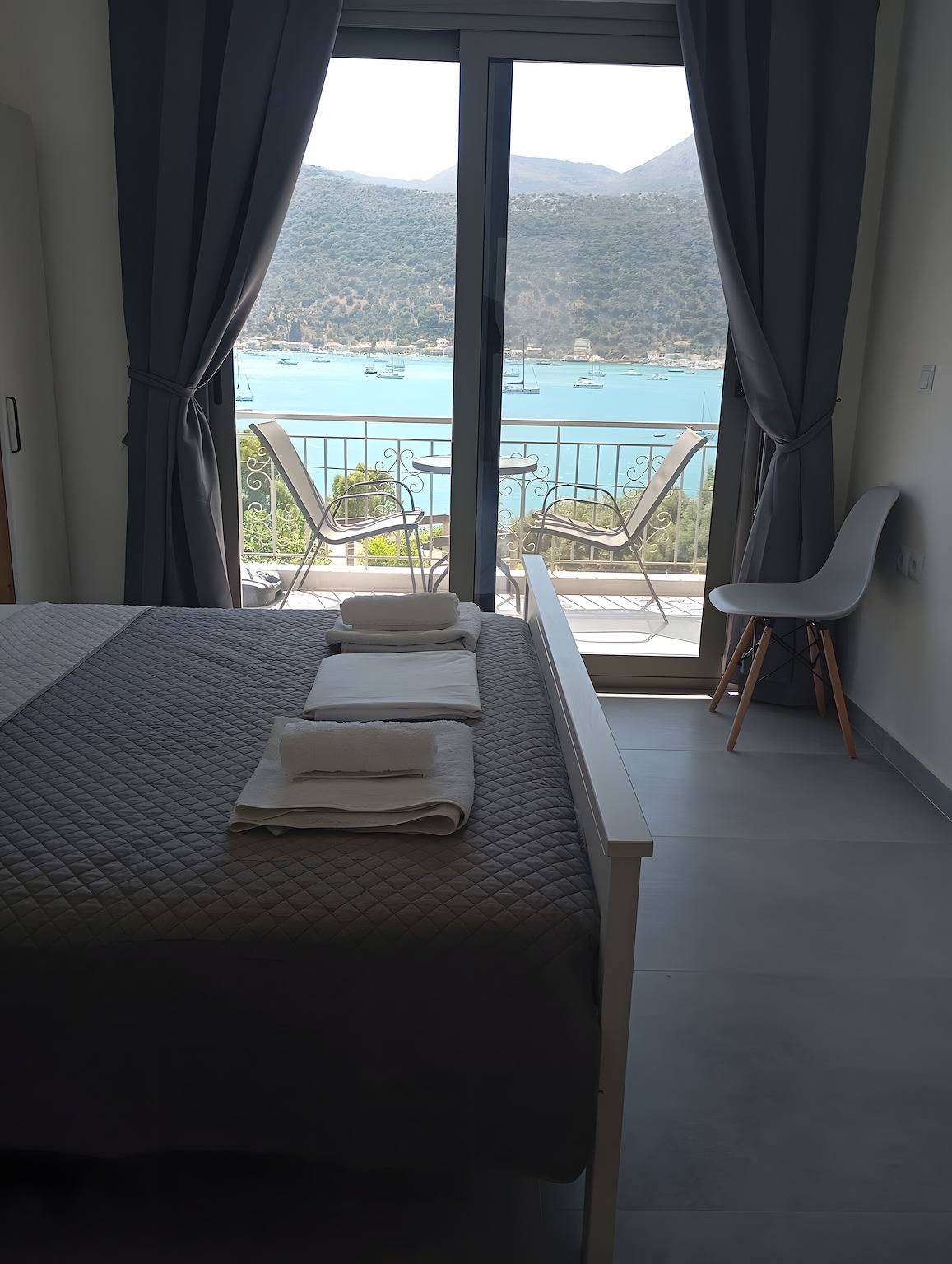 Monolocale intero, Monolocale 'King con divano letto 1' con vista mare, Wi-Fi e aria condizionata in Geni, Grecia
