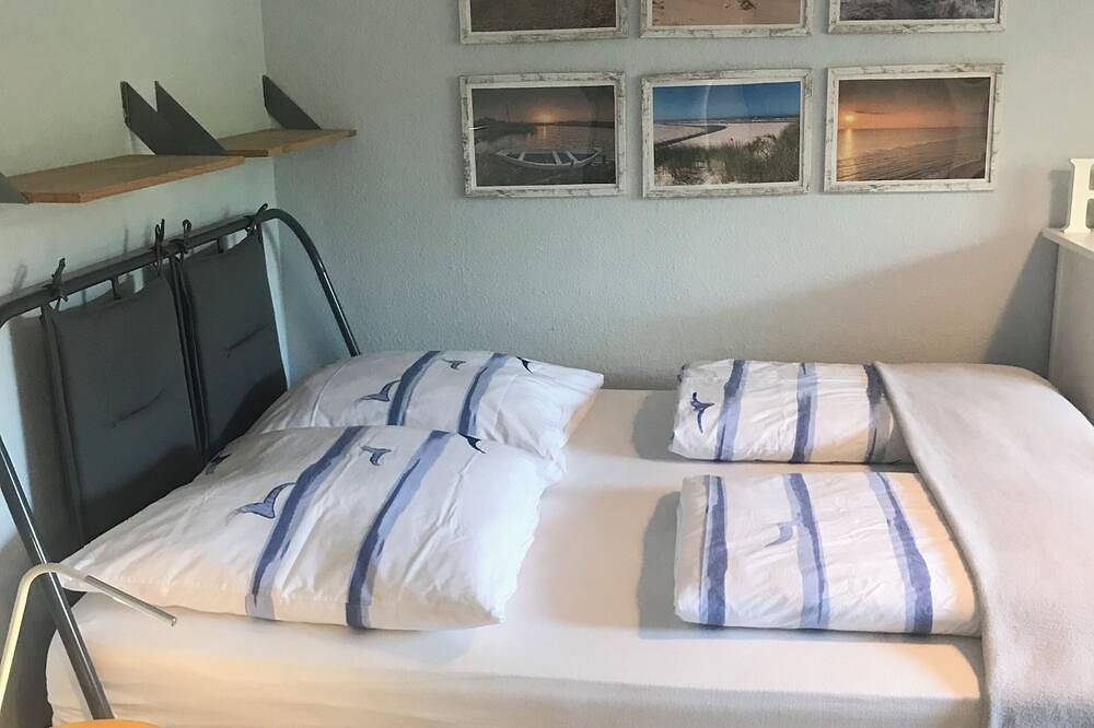 Ganze Wohnung, Ruhig gelegene Ferienwohnung mit Terrasse und kl. Garten, 5 Min mit Pkw z. Bhf. in Leichlingen, Rheinisch-Bergischer Kreis