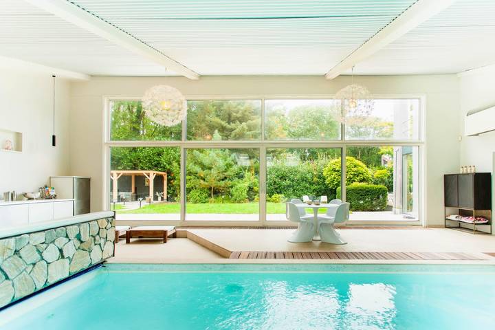 Ferienhaus für 8 Personen, mit Whirlpool und Terrasse sowie Garten und Pool