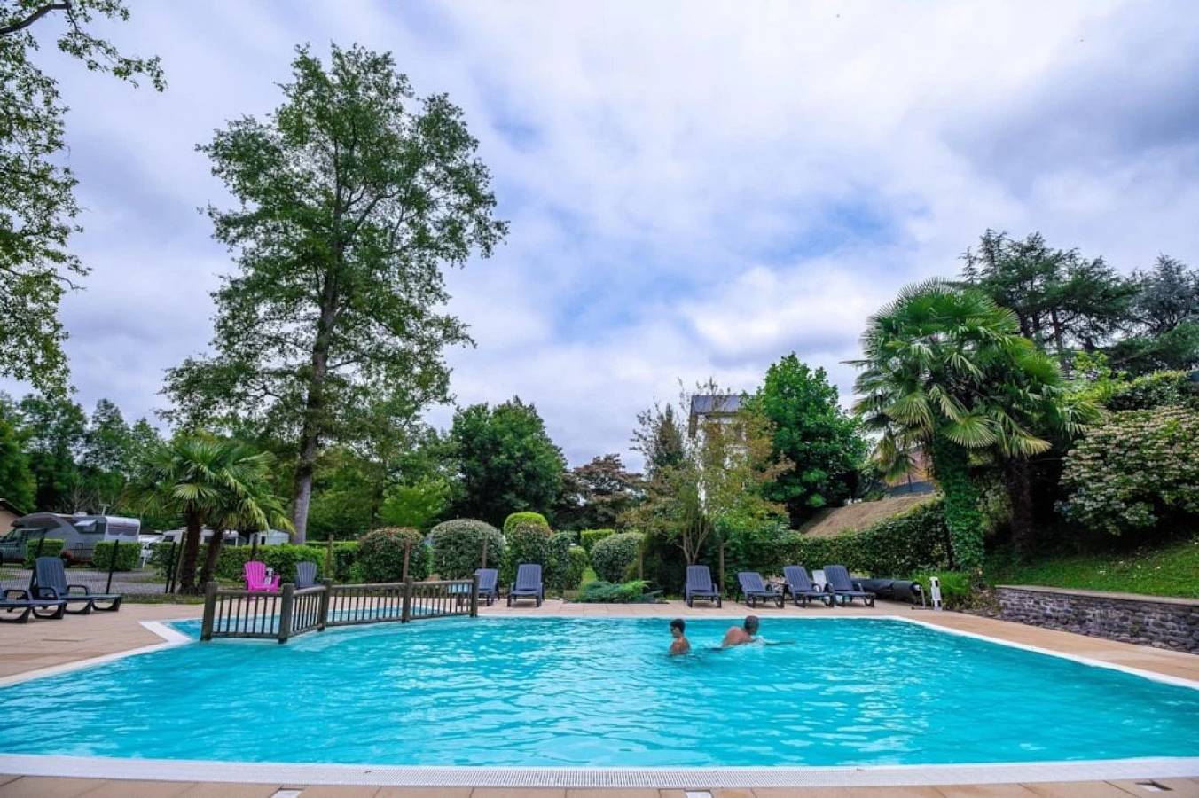 Zecamping 4 étoiles familial pet friendly animé piscine chauffée in Aramits, Béarn