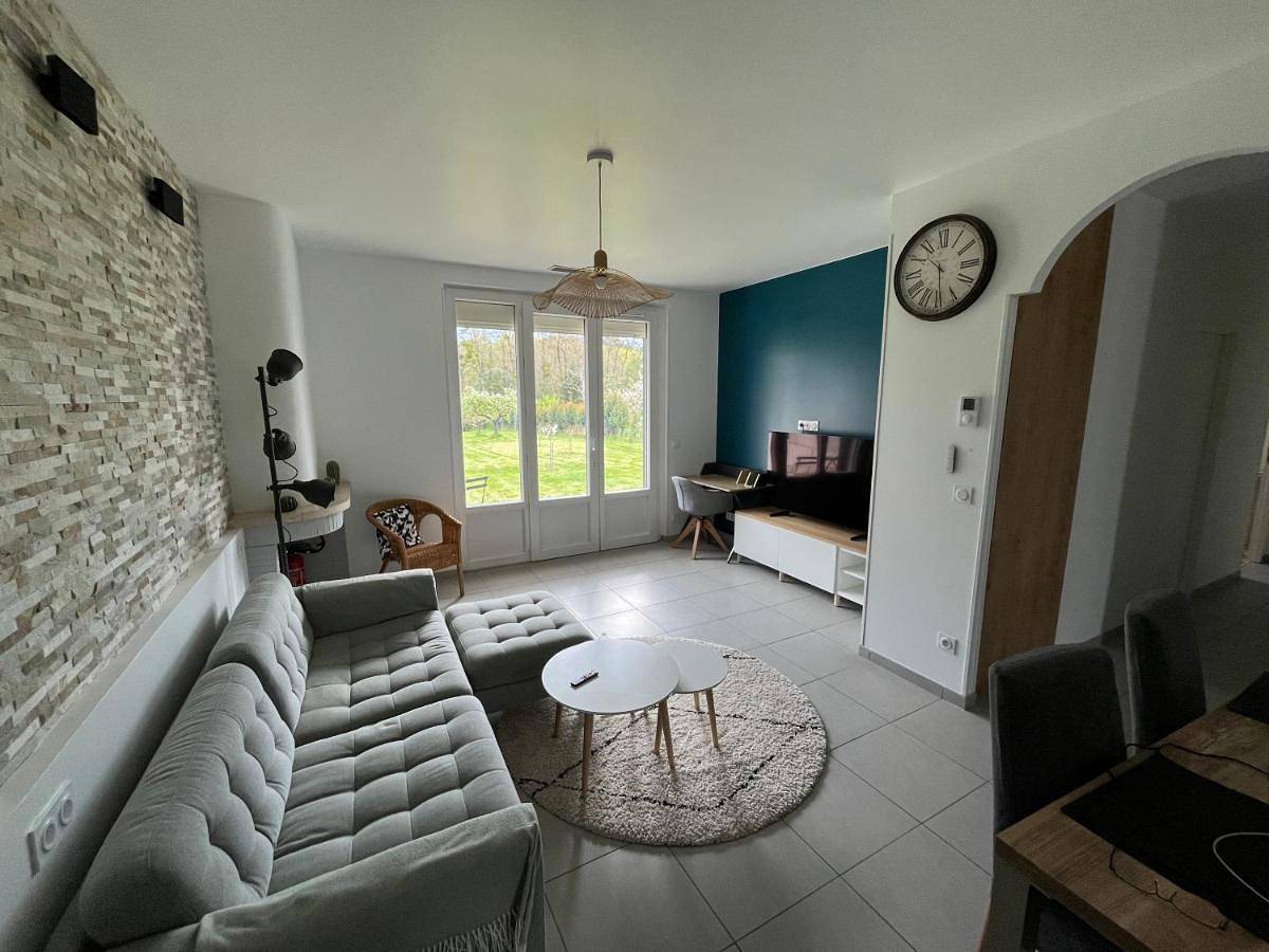 Three-Bedroom Home in Cenon, Région de Bordeaux