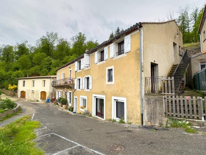 Gîte pour 4 personnes, avec jardin ainsi que vue et balcon à Saint-Julien-du-Gua