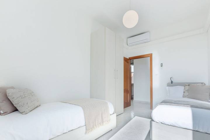 Apartamento entero, GuestHost - Bright Flat with Terrace in Ferrara, Provincia de Ferrara