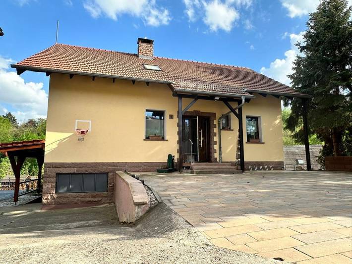 Ferienhaus für 10 Personen, mit Balkon und Terrasse sowie Garten und Sauna im Weimarer Land