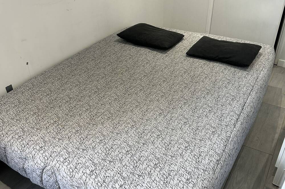 Studio with patio in Joinville-le-Pont, Valle del Marne