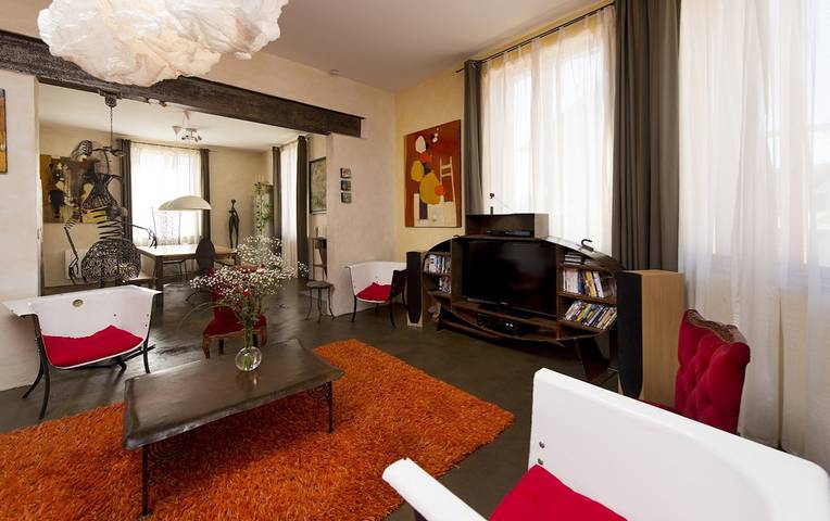 Gîte pour 15 personnes, avec jardin et terrasse, animaux acceptés à Saint-Sauveur-en-Puisaye - 2