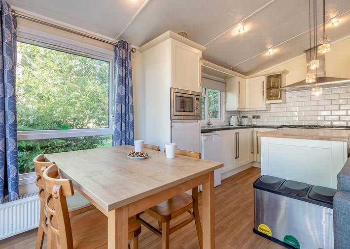 Superior 2, Slps 4, parking, ensuite, decking in Burgh Castle, Great Yarmouth