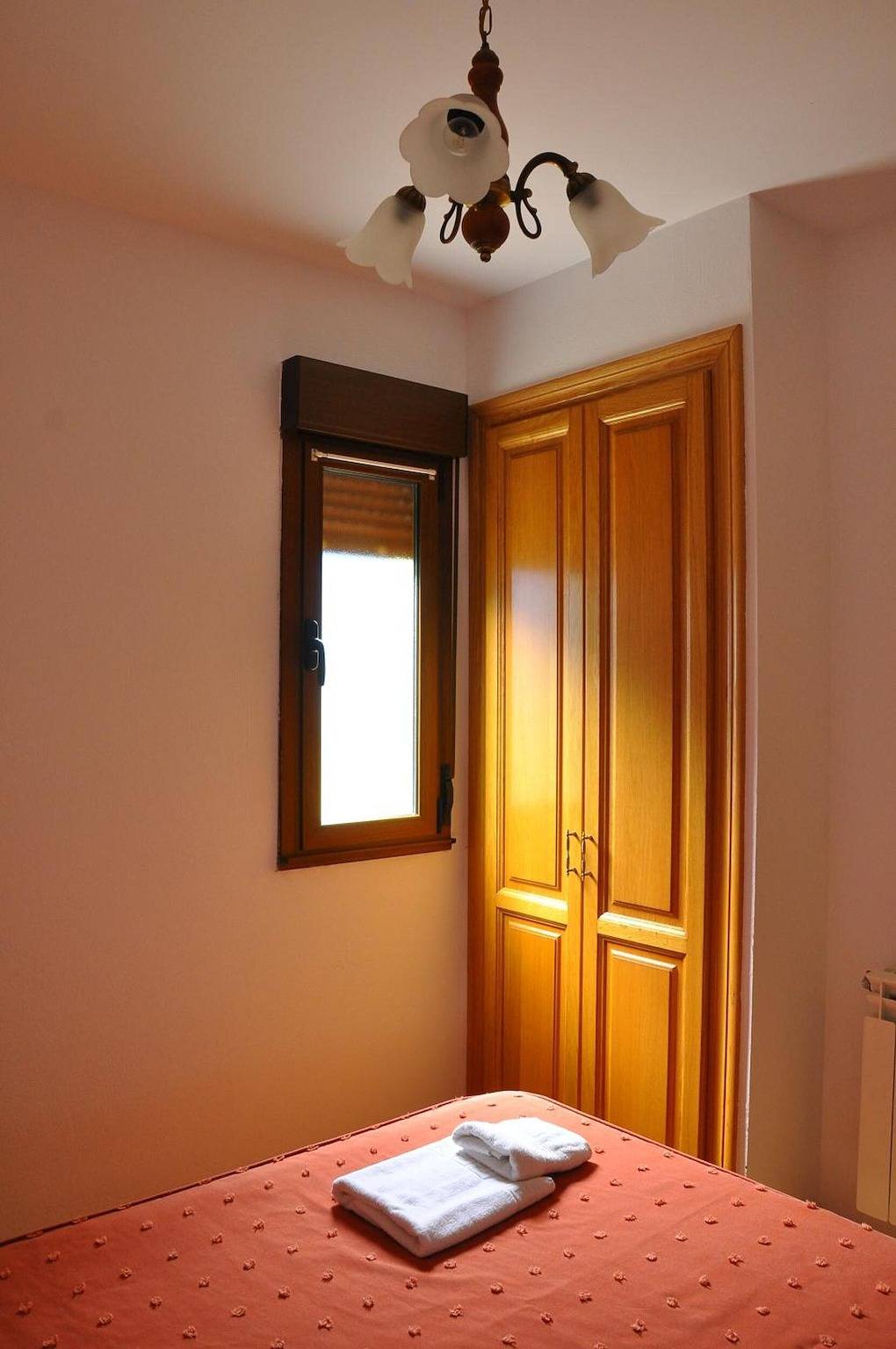 Entire apartment, El Carabu Apartment with Mountain Views in La Robellada, Onís