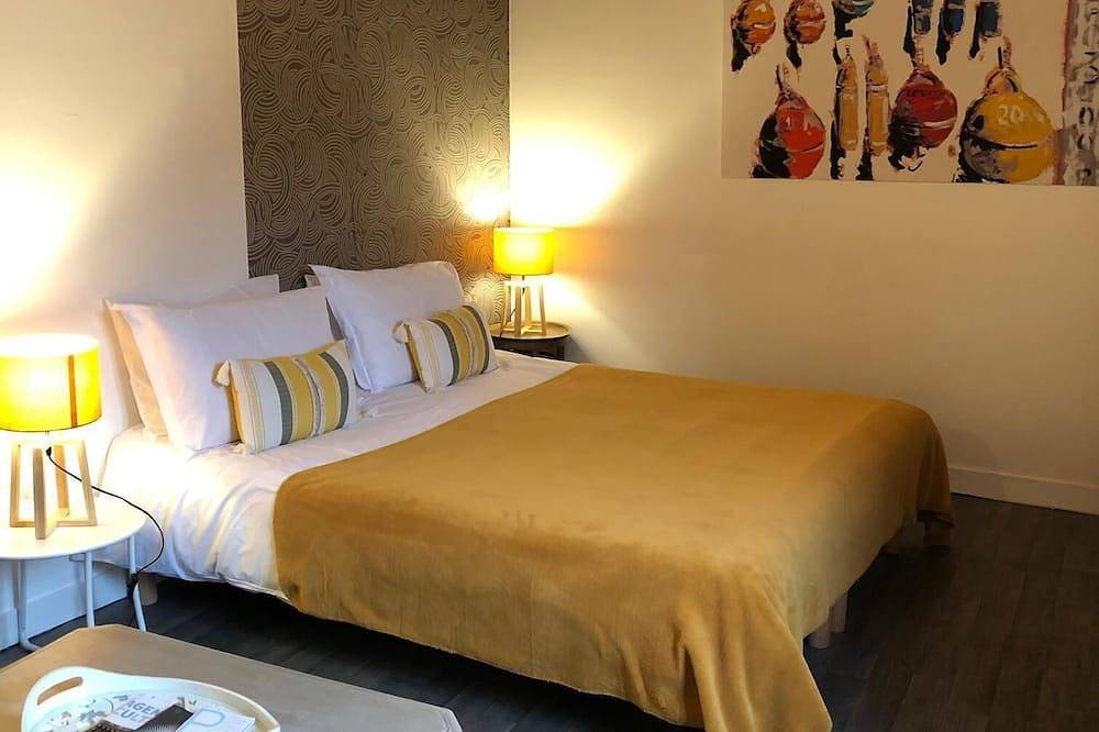 Doppelbett oder zwei Einzelbetten-Standard-Nasszelle-Terrasse-2ème étage in Saintes, Saintes und Umgebung