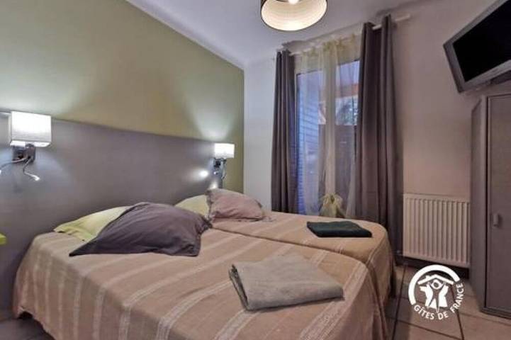 Gîte pour 6 personnes, avec jacuzzi et terrasse ainsi que jardin et piscine à Ille-sur-Têt - 4