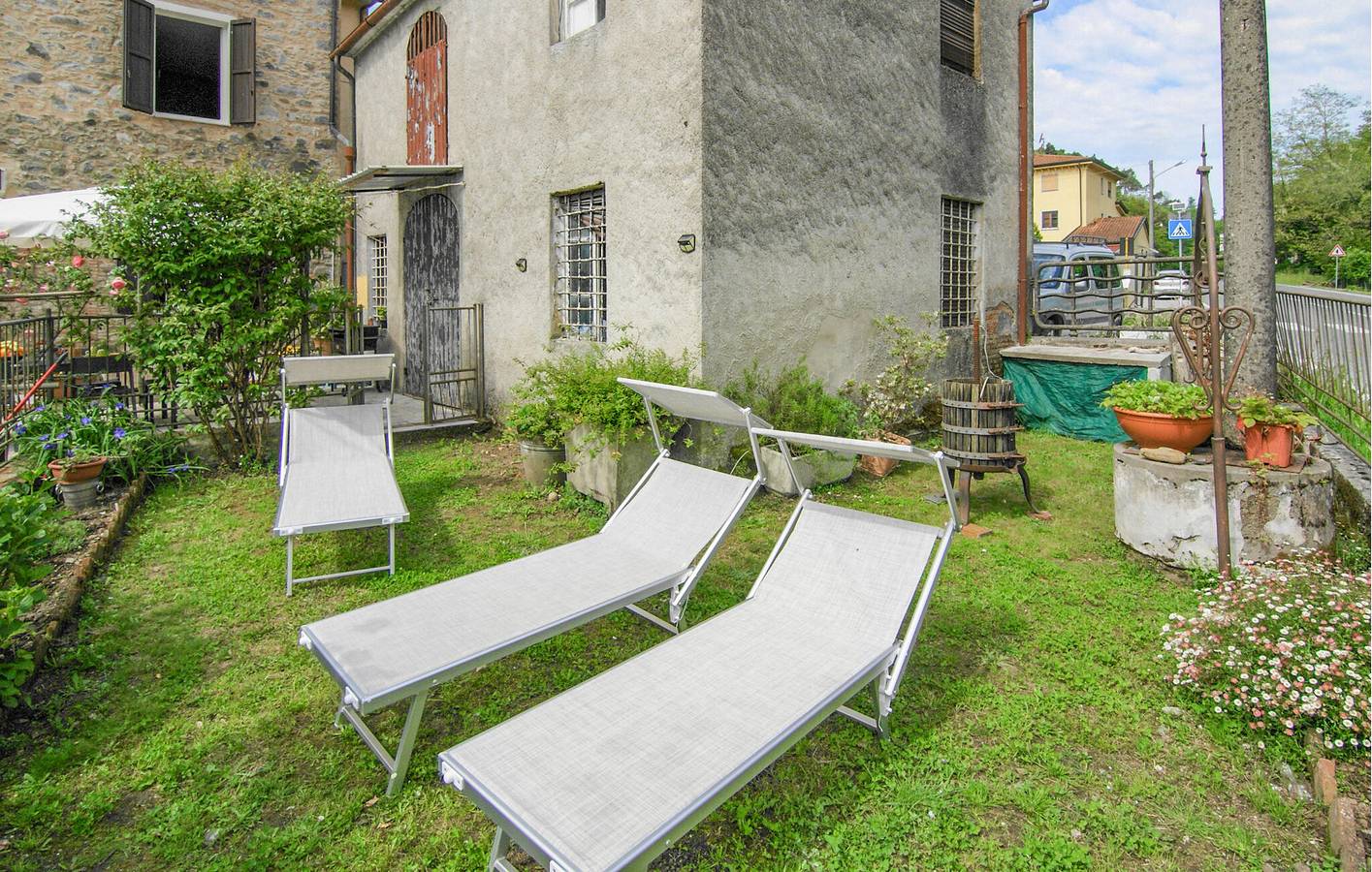 Üppiges Apartment mit Gartenblick, Parkplatz und Internetzugang in Camaiore, Italienische Riviera