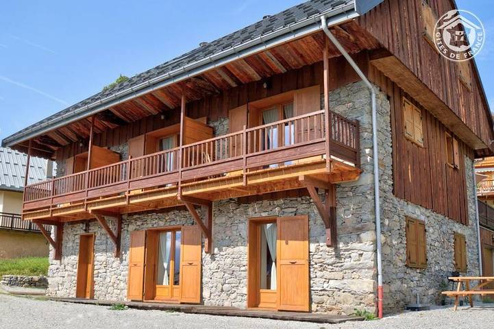 Location de vacances pour 6 personnes, avec piscine à Albiez-Montrond