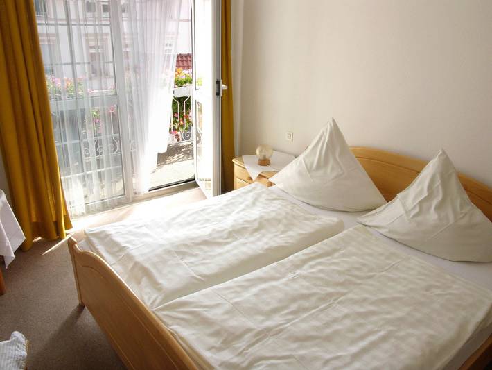 Chambre double, douche, Wc, 1 chambre in Bad Münster am Stein-Ebernburg, Bad Kreuznach