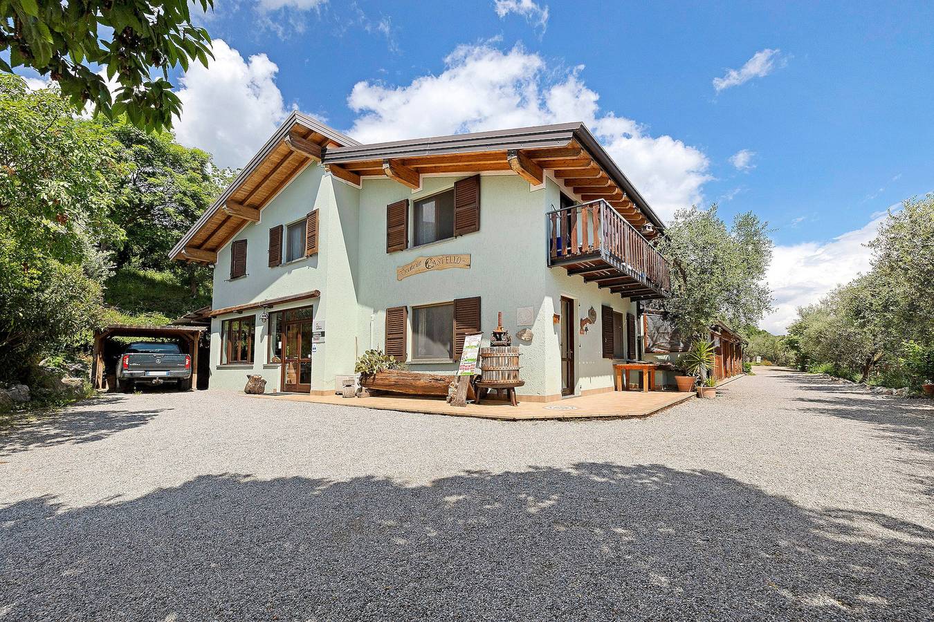 Ganze Wohnung, Apartment „Camera Familiare Classic“ mit Seeblick, Gemeinschaftsgarten und Wlan in Toscolano-Maderno, Gardasee-Berge