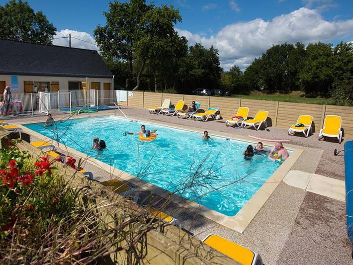 Camping pour 6 personnes, avec Jardin à Ambon