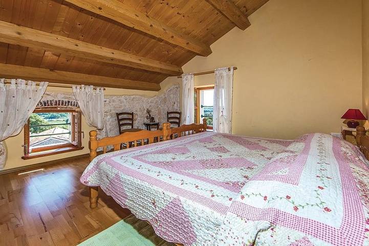 Belle villa avec piscine, vue sur la mer, barbecue, wifi, adapté aux familles in Fuskulin, Région de Porec