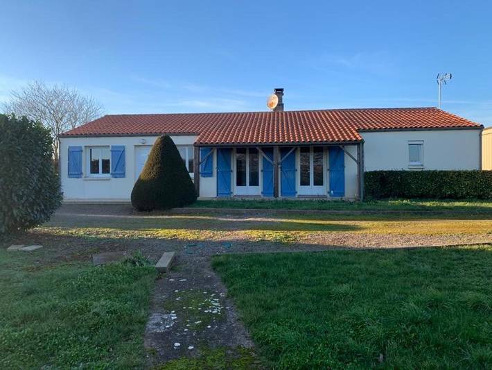 Location de vacances pour 6 personnes, avec terrasse et jardin à Sainte-Gemme-la-Plaine