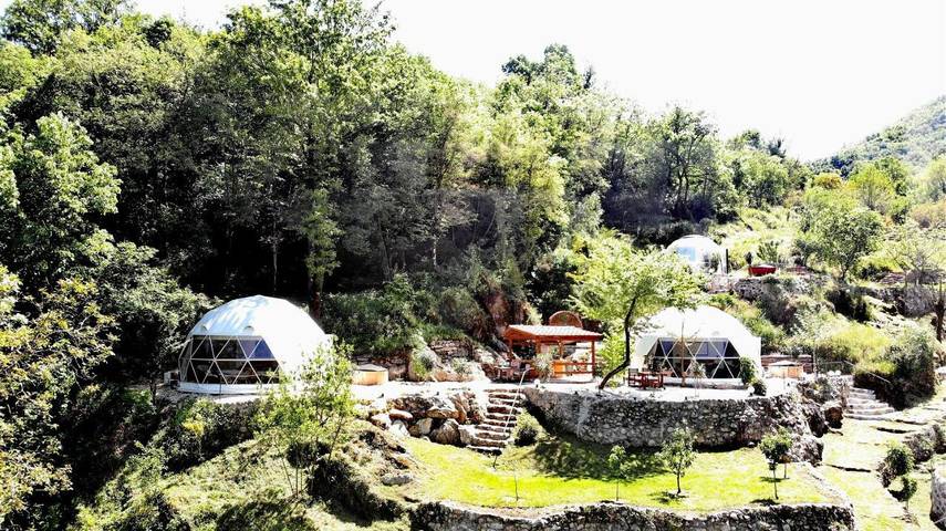 Camping voor 2 personen, with tuin and sauna as well as whirlpool and zwembad in Montenegro