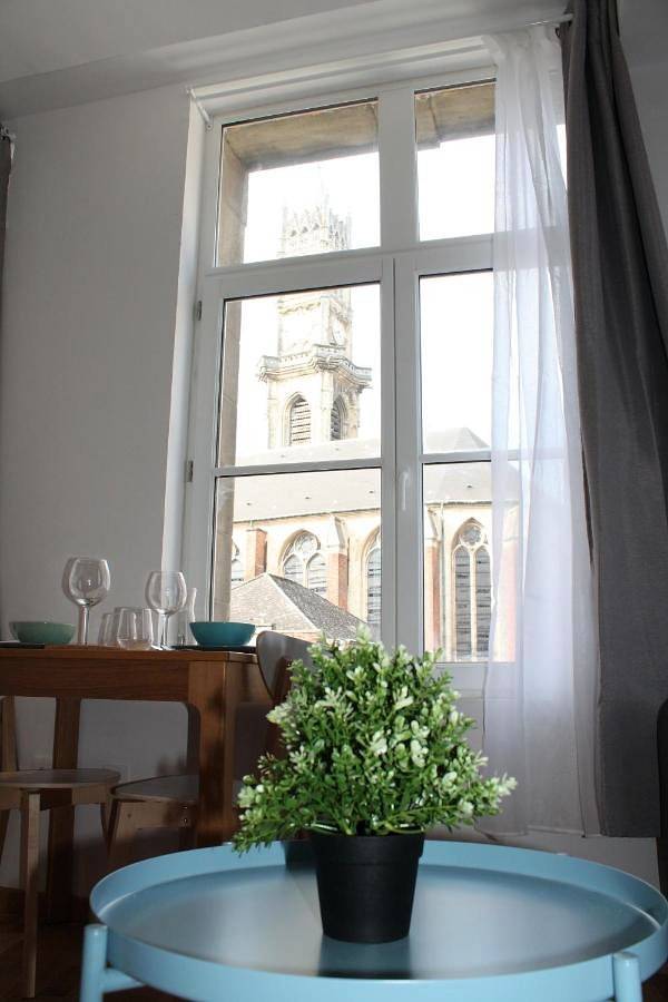 Appartement entier, One-Bedroom Apartment in Valenciennes, Région de Valenciennes
