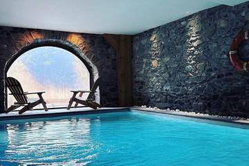 Gîte pour 11 personnes, avec jardin ainsi que jacuzzi et sauna dans Les Vignères