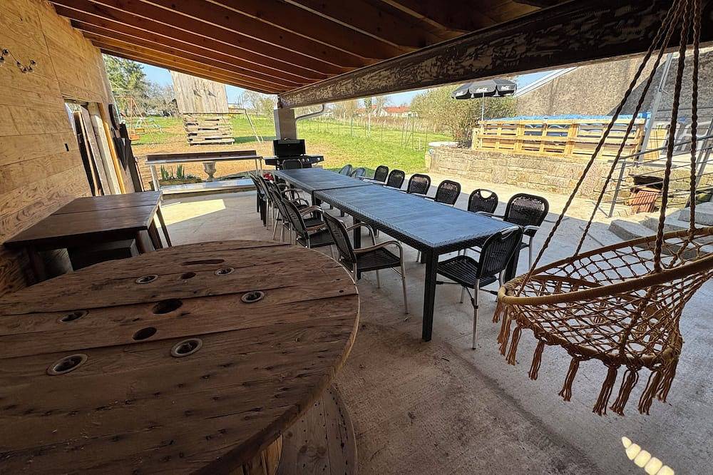 Le Coin des Retrouvailles : gîte 3* jusqu'à 16 personnes in Bassigney, Haute-Saône