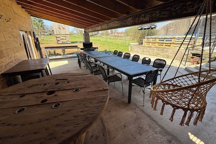 Location de vacances pour 16 personnes, avec Terrasse ainsi que Jardin et Sauna dans Bassigney