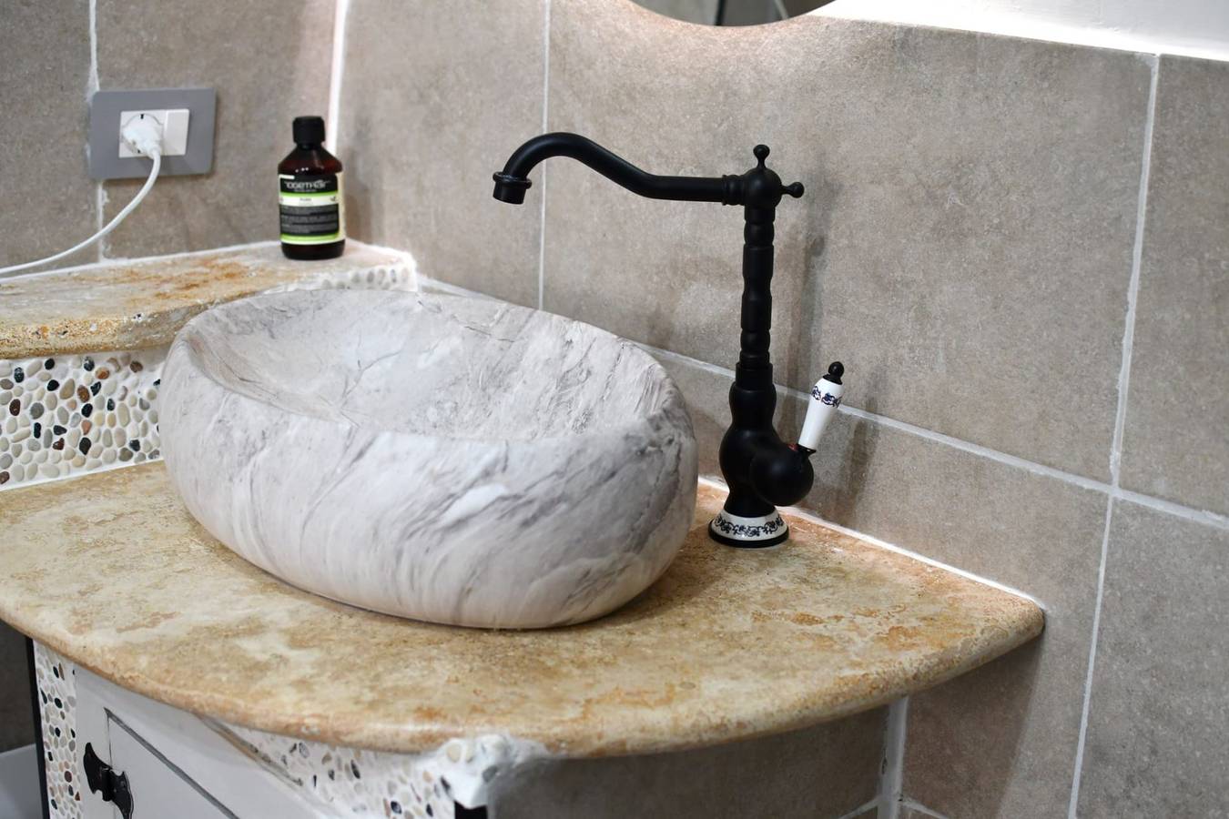Apartamento vacacional entero, Guest House Baronale - Guest House Baronale, appartamento di 27 mq sito nel cuore del Borgo Storico di Minturno, di fronte al Castello Baronale, a due passi dal parco e dal belvedere. Recentemente ristrutturato, dotato di tutti i comfort. Consta di una camera da letto matrimoniale e bagno. in Minturno, Provincia de Latina
