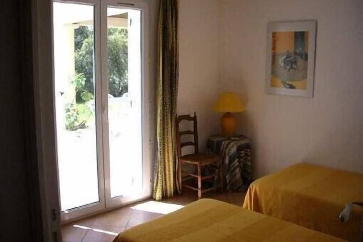 Location de vacances pour 6 personnes, avec terrasse et jardin, animaux acceptés à Saint-Siffret - 3