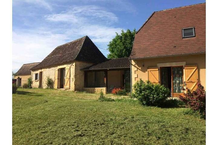 Location de vacances pour 8 personnes, avec jardin et terrasse à Saint-Félix-de-Reillac-et-Mortemart