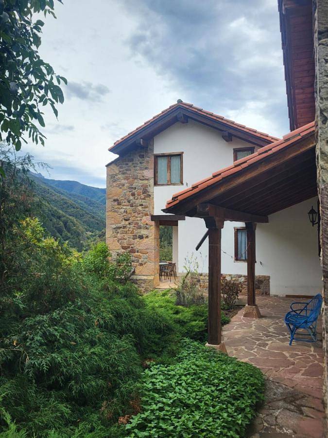 Casa rural para 2 personas, con jardín además de piscina y vistas, Se admiten mascotas en Parque Nacional de Los Picos de Europa - 2