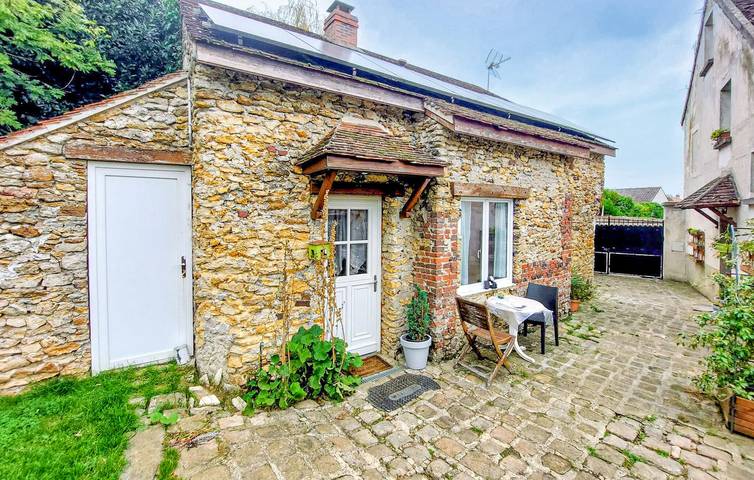 Riverside Retreat avec WiFi, parking, jardin et piscine in Boissy-le-Châtel, Seine-et-Marne