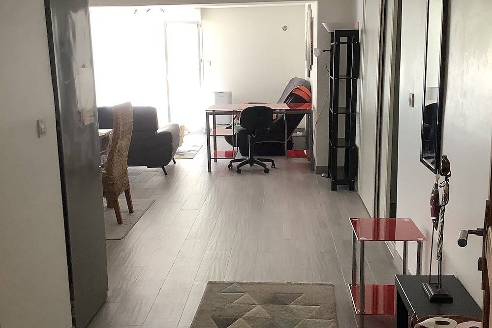 Ganze Wohnung, On the garden level of a contemporary house, a large 50 m2 studio is available for rent, in Gournay-sur-Marne, Seine-Saint-Denis